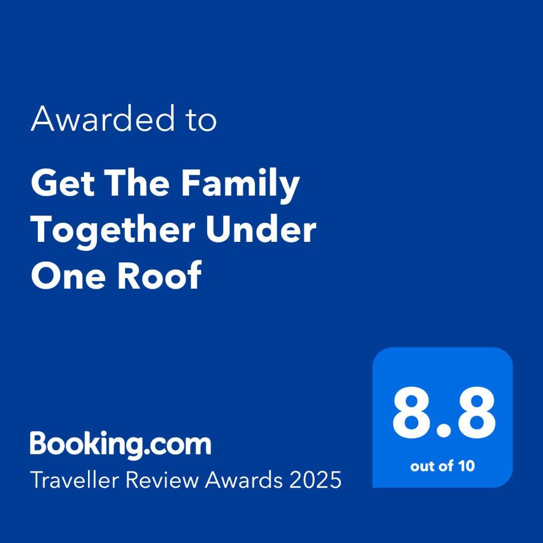 Get The Family Together Under One Roof Кромвель Екстер'єр фото